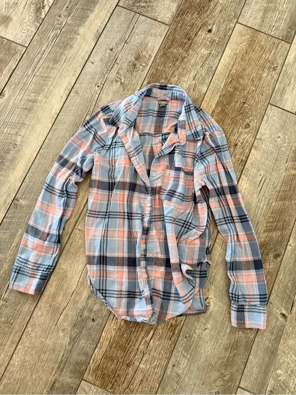 aerie women’s Plaid Button-Down Shirt in Light Blue & Pink size small